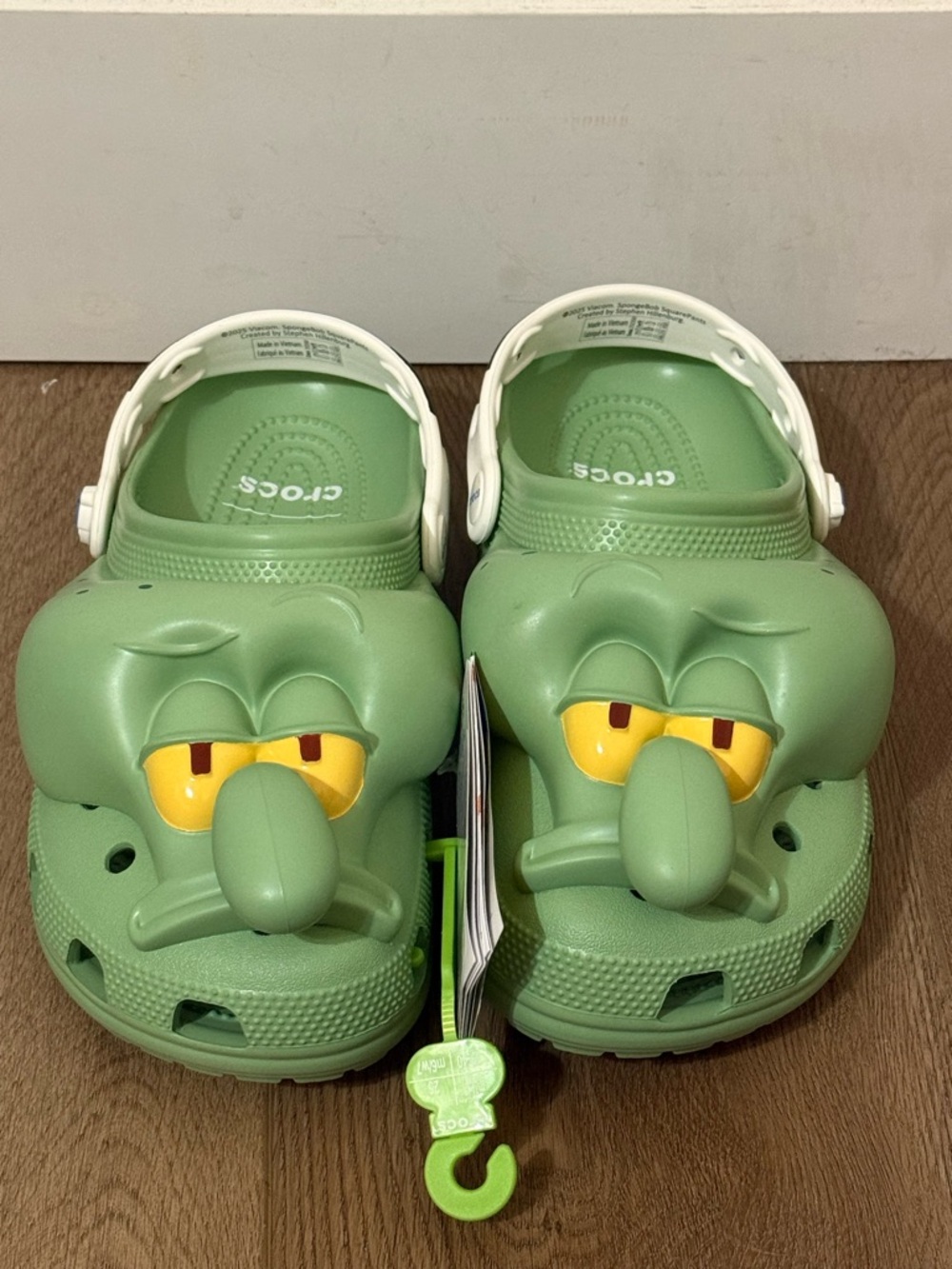 BRAND NEW Crocs x SpongeBob Squidward Clog – COLLECTIBLE DROP (Women’s 8)
